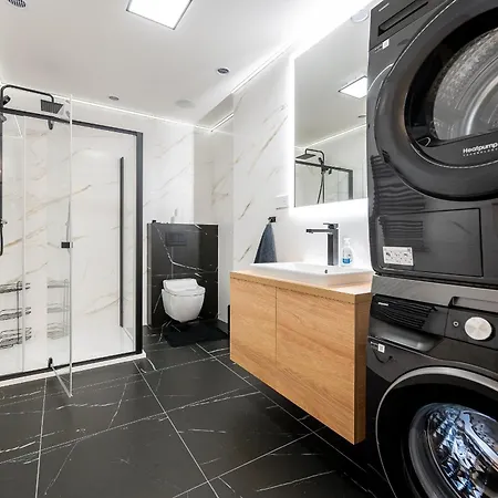 Timonova Luxapartment Freegarage شقة *