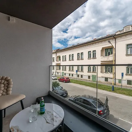 Apartamento Timonova Luxapartment Freegarage